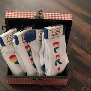 Pride and Love rainbow socks nwt osfa